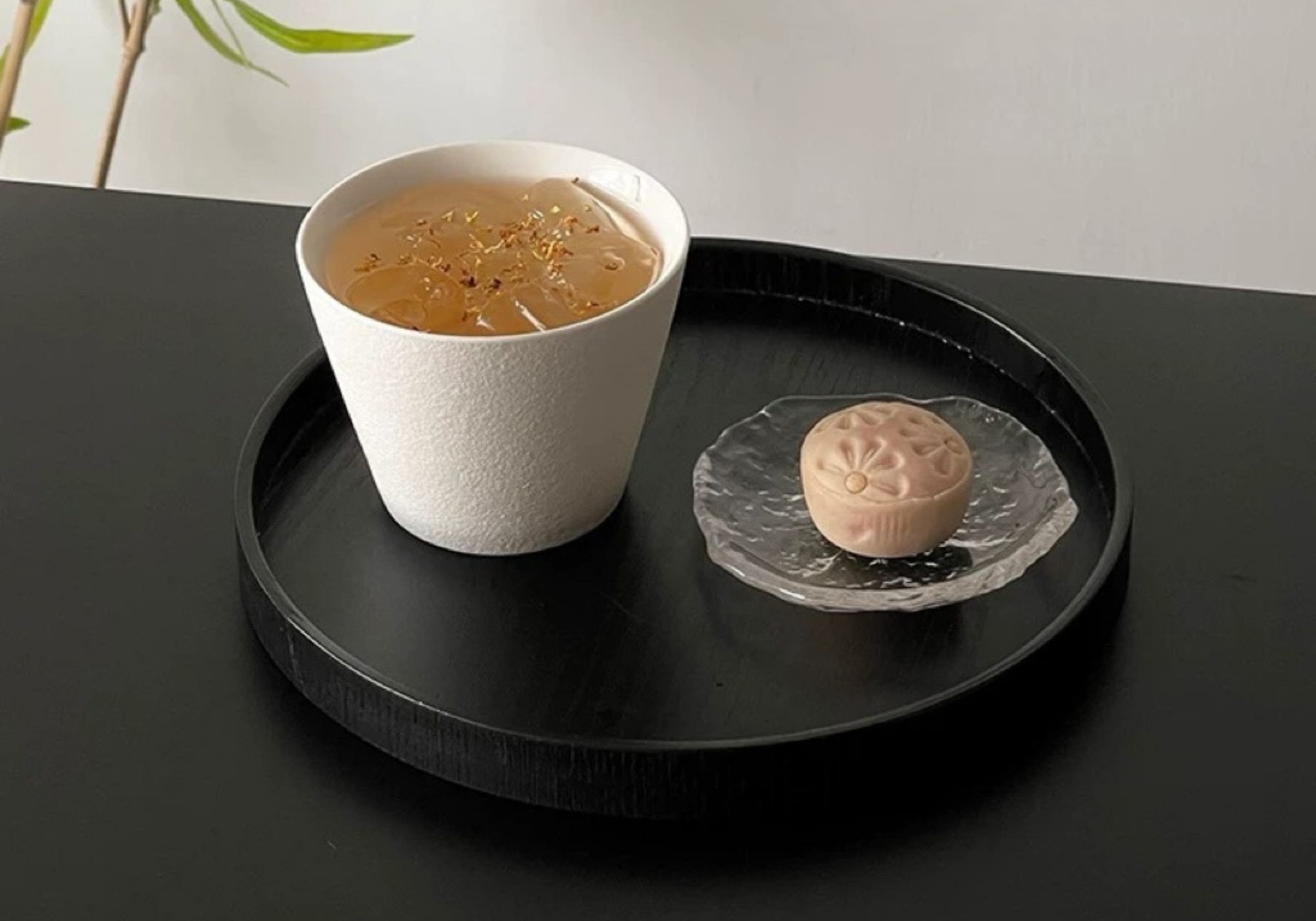 Angled Ceramic Cup | Glossy & Matte Untable design story