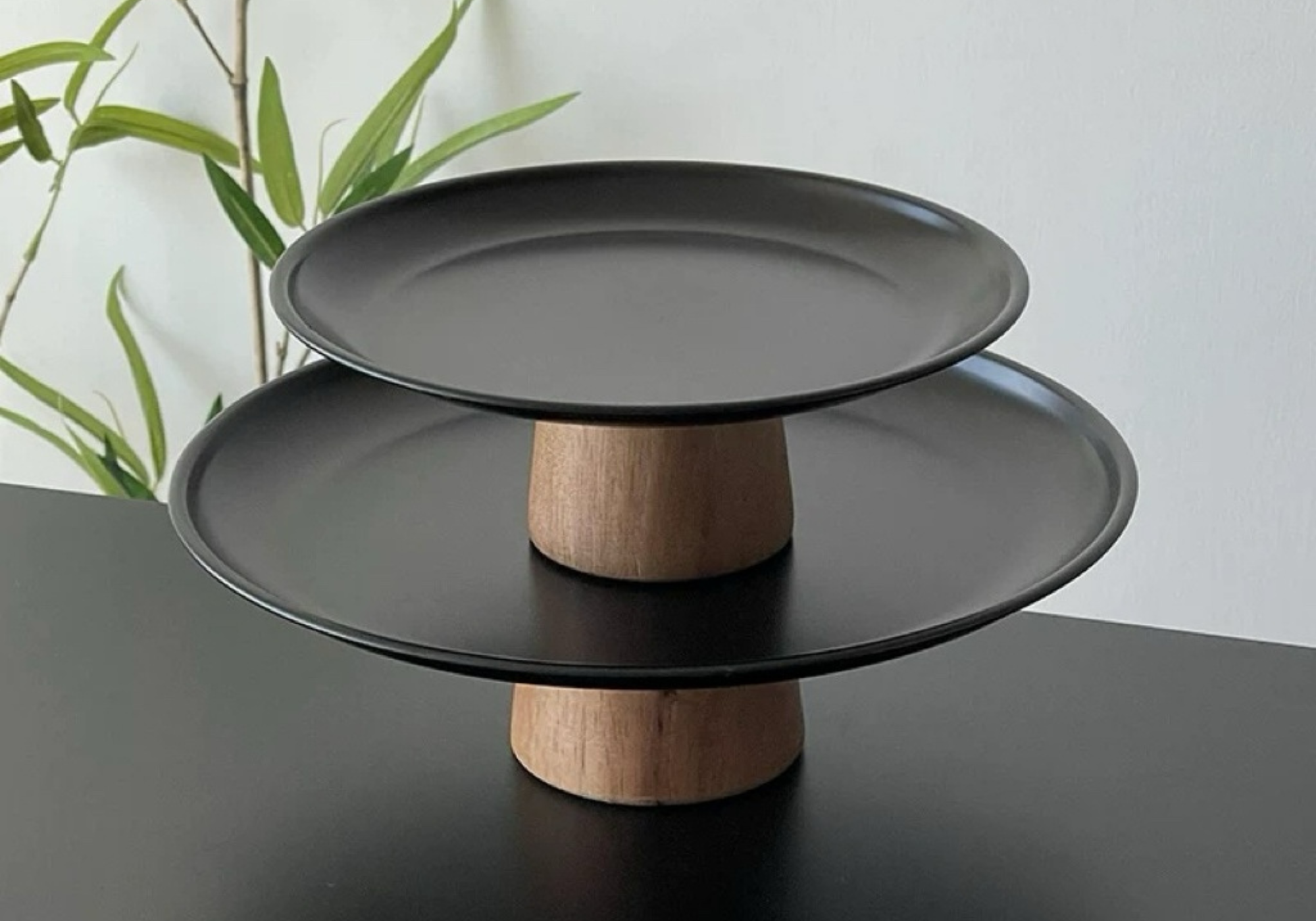 Black_Pedestal_Tray_Stainless_Wood_design_story