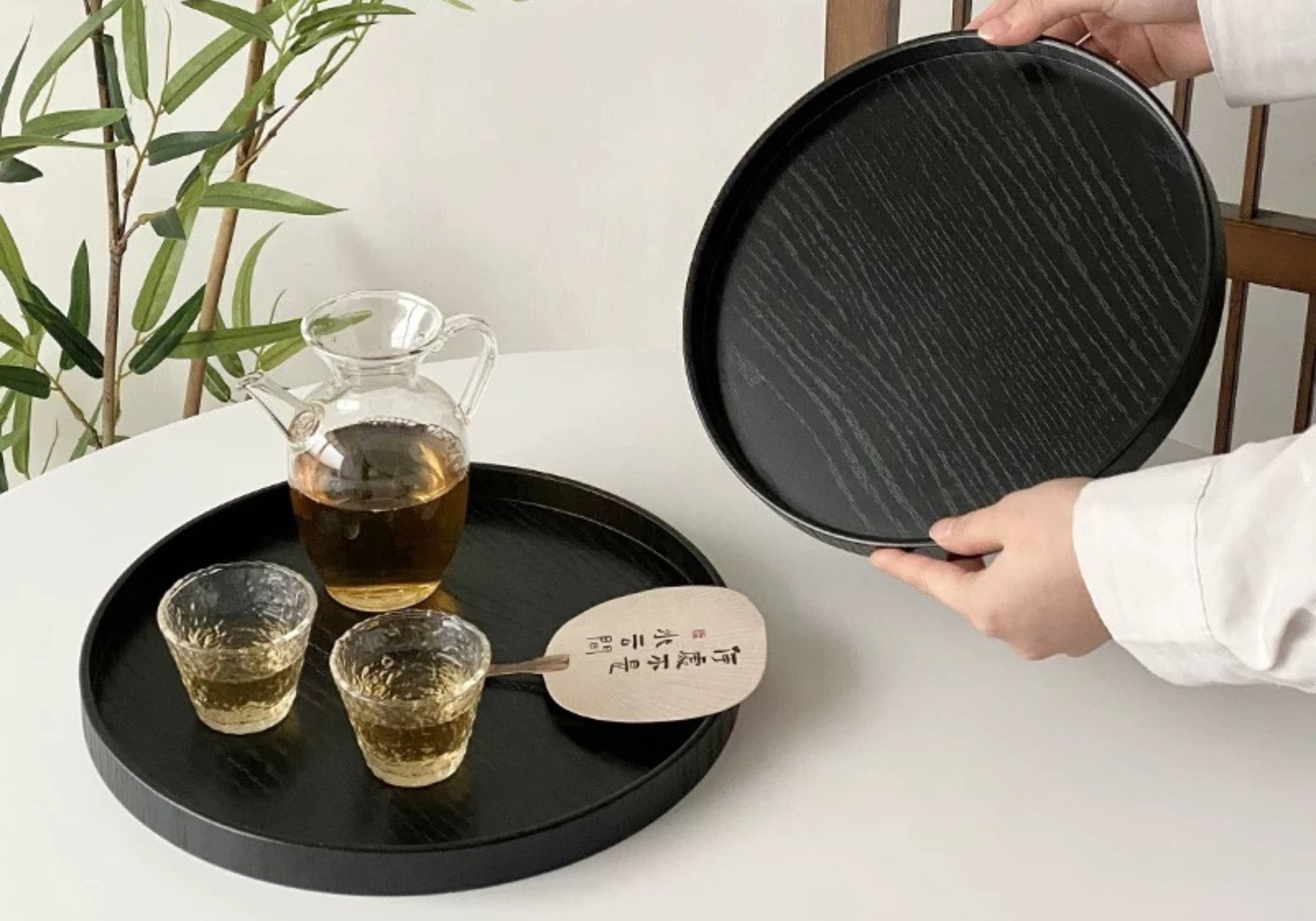 Black Wooden Round Tray Untable design story
