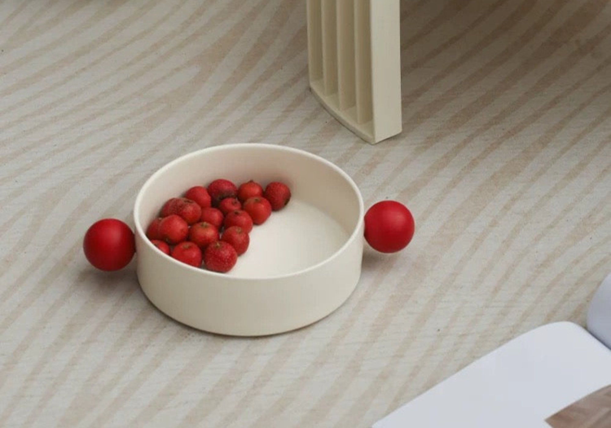 Cream_Cherry_Ceramic_Tray_Bowl_Wooden_Handles_Untable_design_story