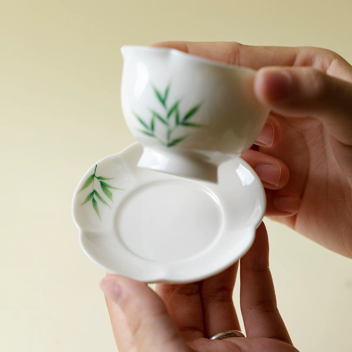 里作 玉瓷手绘青竹花口茶杯功夫茶具高颜值主人杯女士个人品茗杯 花口杯