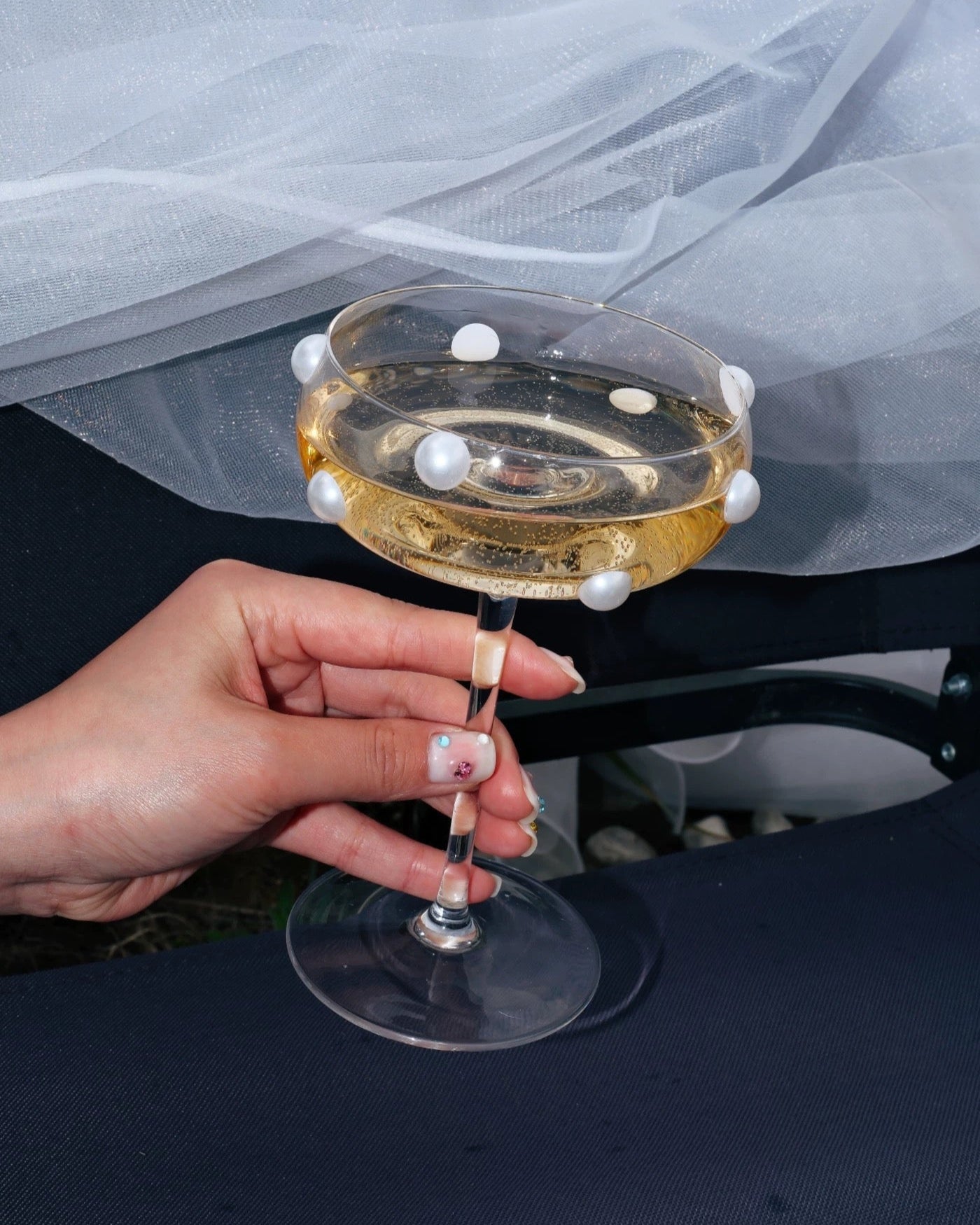 Pearl Dot Coupe Glass | Hand-applied Beads Untable 1