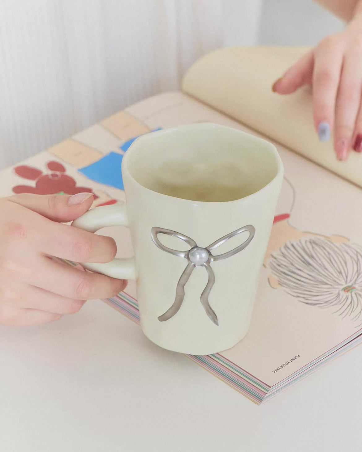 Bow Pearl Ceramic Mug | Pastel Colours Untable 5