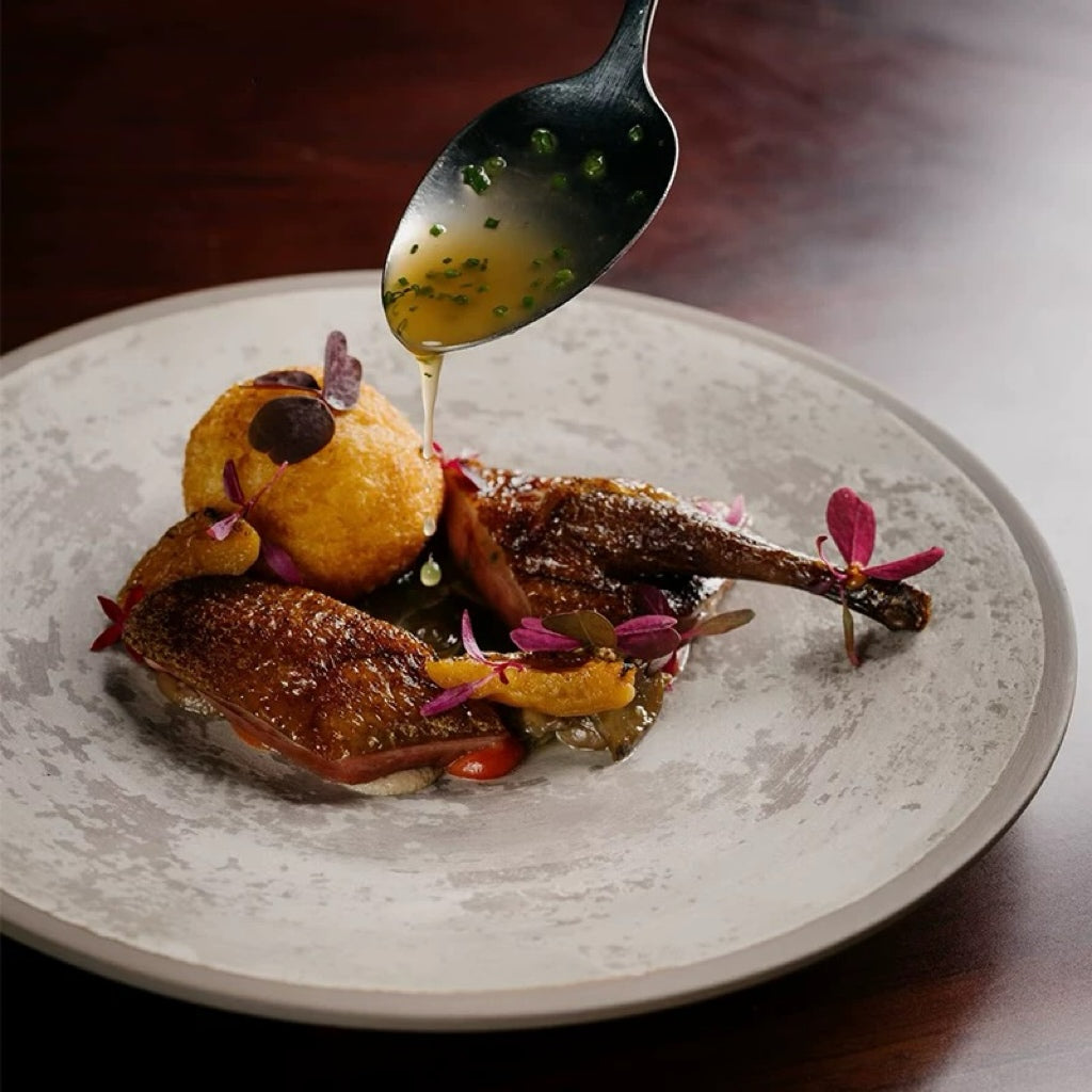 Pan Gu Wide Shallow Plate | Hand-brushed Ceramic Untable 1